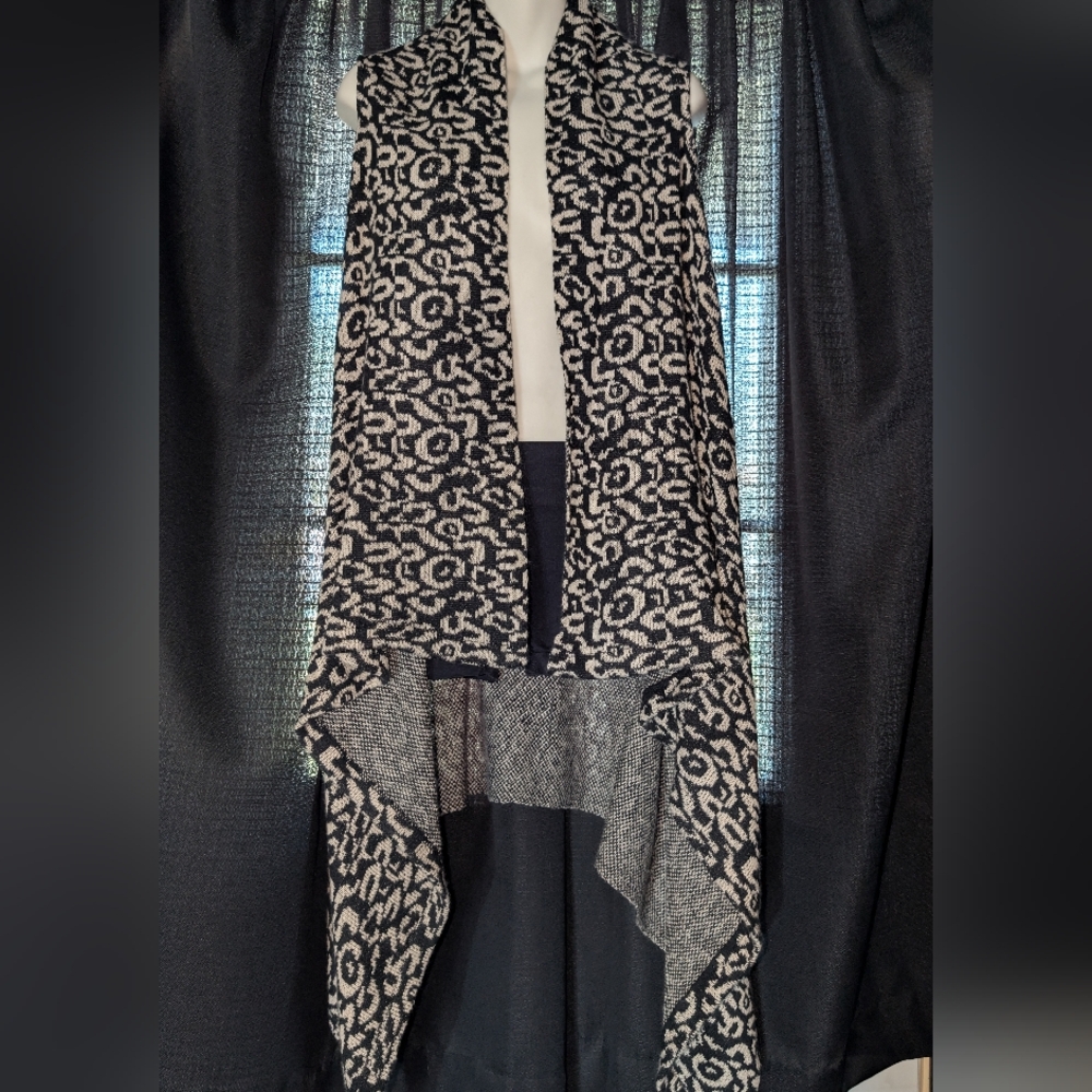 Elegant Black and White Patterned Skirt